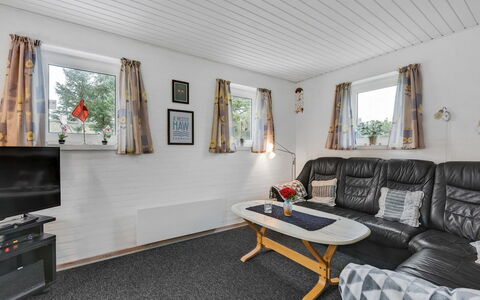 Pernilla - 2Km from the Sea: Bois, Domicile, Maison, Meubles, Chalet, Plafond, Salon, Chaise