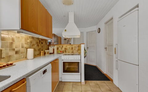 Pernilla - 2Km from the Sea: Sol, Design Intérieur, Principaux Appliance, Cuisine, Bois, Sol, Comptoir, Appareil De Cuisine, Plafond, Cabinetry