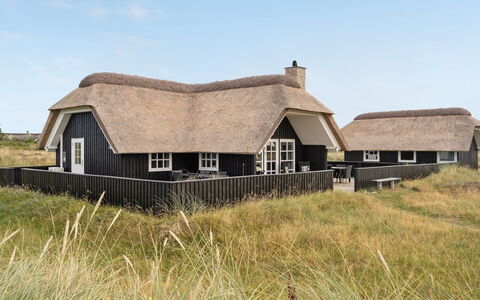 Kajin - 200M from the Sea: Bois, Toit, Architecture, Domicile, Maison, Chalet, Siding, Dur, Pente, Biens