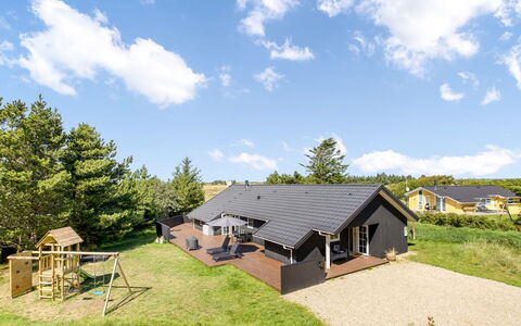Joseline - 1.8Km from the Sea: Toit, Maison, Domicile, Chalet, Porte, Siding, Plate-Forme, Porche, Planche, Dur
