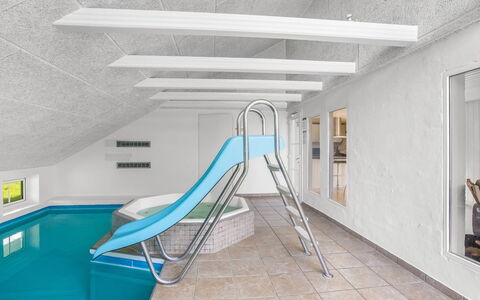 Joseline - 1.8Km from the Sea: Toit, Maison, Domicile, Chalet, Porte, Siding, Plate-Forme, Porche, Planche, Dur