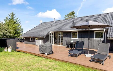 Joseline - 1.8Km from the Sea: Toit, Maison, Domicile, Chalet, Porte, Siding, Plate-Forme, Porche, Planche, Dur