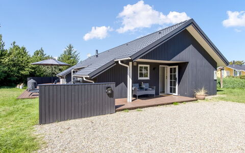 Joseline - 1.8Km from the Sea: Toit, Maison, Domicile, Chalet, Porte, Siding, Plate-Forme, Porche, Planche, Dur