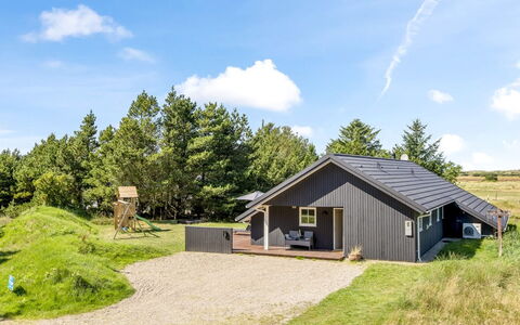 Joseline - 1.8Km from the Sea: Toit, Maison, Domicile, Chalet, Porte, Siding, Plate-Forme, Porche, Planche, Dur