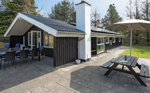 Darina - 1.5Km from the Sea: Bois, Toit, Domicile, Maison, Architecture, Siding, Lot Terre, Chalet, Cabanon, Batiments Jardin