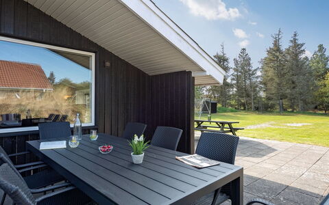 Darina - 1.5Km from the Sea: Bois, Toit, Domicile, Maison, Architecture, Siding, Lot Terre, Chalet, Cabanon, Batiments Jardin