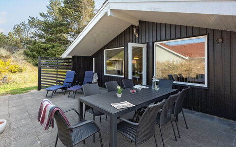 Darina - 1.5Km from the Sea: Bois, Toit, Domicile, Maison, Architecture, Siding, Lot Terre, Chalet, Cabanon, Batiments Jardin
