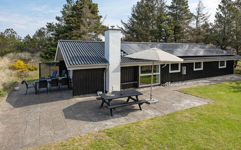 Darina - 1.5Km from the Sea: Bois, Toit, Domicile, Maison, Architecture, Siding, Lot Terre, Chalet, Cabanon, Batiments Jardin