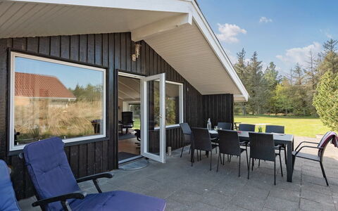Darina - 1.5Km from the Sea: Bois, Toit, Domicile, Maison, Architecture, Siding, Lot Terre, Chalet, Cabanon, Batiments Jardin