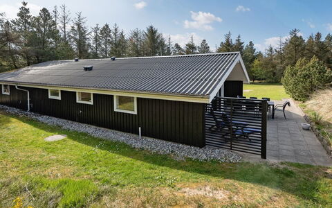 Darina - 1.5Km from the Sea: Bois, Toit, Domicile, Maison, Architecture, Siding, Lot Terre, Chalet, Cabanon, Batiments Jardin