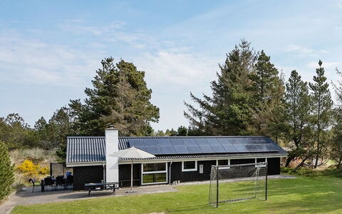 Darina - 1.5Km from the Sea: Bois, Toit, Domicile, Maison, Architecture, Siding, Lot Terre, Chalet, Cabanon, Batiments Jardin