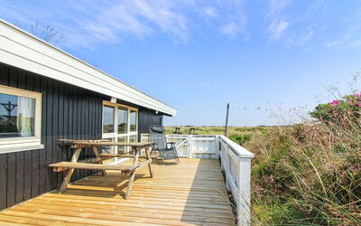 Scarlett - 300M from the Sea