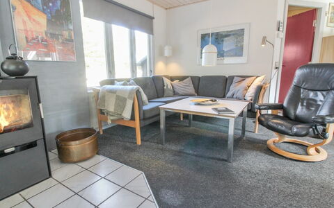 Augustine - 1.6Km from the Sea: Meubles, Bois, Sol, Sol, Design Intérieur, Salon, Canapé, Pièce, Domicile, Chaise