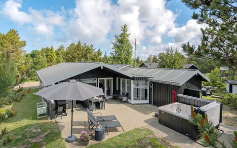 Ingobald - 1.5Km from the Sea: Toit, Maison, Domicile, Chalet, Porte, Siding, Plate-Forme, Porche, Planche, Dur