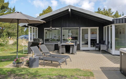 Ingobald - 1.5Km from the Sea: Toit, Maison, Domicile, Chalet, Porte, Siding, Plate-Forme, Porche, Planche, Dur
