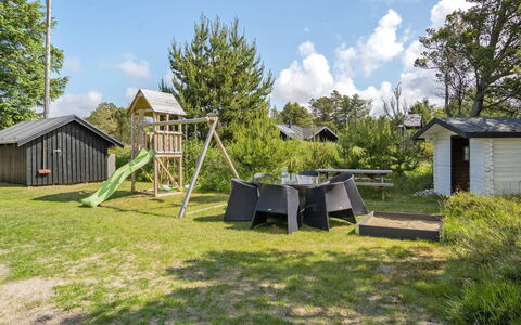 Ingobald - 1.5Km from the Sea: Toit, Maison, Domicile, Chalet, Porte, Siding, Plate-Forme, Porche, Planche, Dur