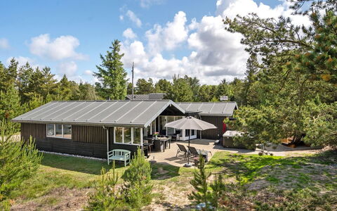 Ingobald - 1.5Km from the Sea: Toit, Maison, Domicile, Chalet, Porte, Siding, Plate-Forme, Porche, Planche, Dur