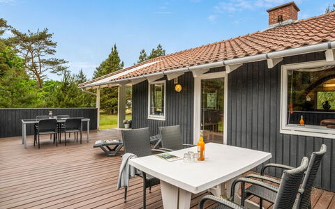 Tala - 4Km from the Sea: Bois, Domicile, Maison, Porche, Toit, Chalet, Siding, Porte, Dur, Tache De Bois