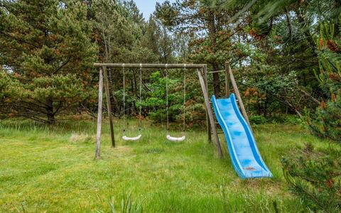 Tala - 4Km from the Sea: Toboggan, Herbe, Équipement Extérieur Play, Chute, Jardin, Terrain De Jeux, Pelouse, Ombre, Parc, Aménagement Paysager