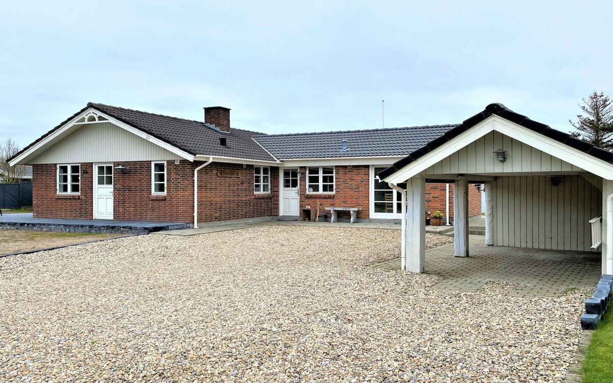 Svenn - 400M from the Sea
