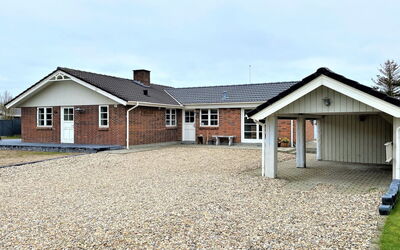 Svenn - 400M from the Sea