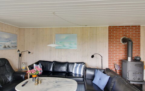 Kastehelmi - 400M from the Sea: Meubles, Canapé, Bois, Design Intérieur, Sol, Salon, Sol, Plafond, Table