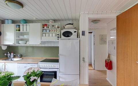 Kastehelmi - 400M from the Sea: Cuisine, Appareil De Cuisine, Design Intérieur, Principaux Appliance, Sol, Bois, Comptoir, Meubles, Sol, Pièce