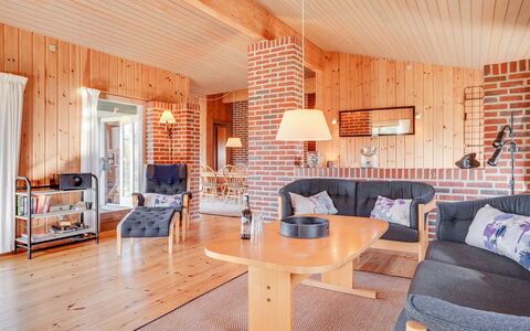 Neja - 400M from the Sea: Bois, Toit, Architecture, Domicile, Maison, Chalet, Siding, Dur, Pente, Biens