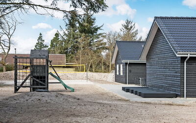 Jeneke - 1.6Km from the Sea