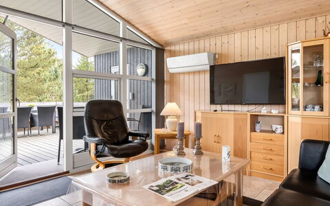 Nadia - 1.7Km from the Sea: Meubles, Design Intérieur, Sol, Canapé, Plafond, Sol, Pièce, Salon, Chaise, Éclairage