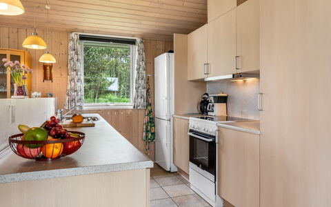 Nadia - 1.7Km from the Sea: Appareil De Cuisine, Cuisine, Comptoir, Bois, Design Intérieur, Principaux Appliance, Meubles, Sol, Luminaire Plomberie, Évier