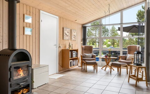 Nadia - 1.7Km from the Sea: Meubles, Sol, Bois, Design Intérieur, Sol, Chaise, Plafond, Salon, Domicile, Pièce