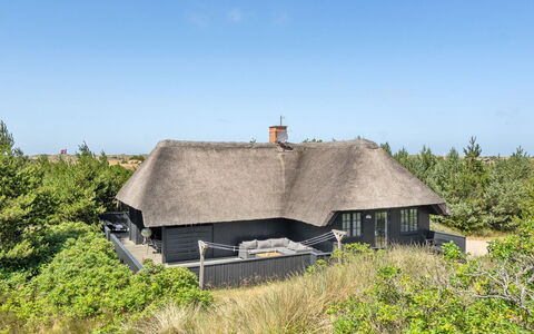 Sine - 500M from the Sea: Meubles, Design Intérieur, Sol, Sol, Plafond, Pièce, Chaise, Table, Appartement, Table Cuisine Et Salle A Manger