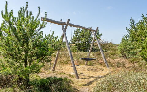 Sine - 500M from the Sea: Maison, Domicile, Toit, Chalet, Biens, Aménagement Paysager, Batiments Jardin, Siding, Ferme