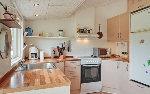Emilia - 1.8Km from the Sea: Appareil De Cuisine, Cuisine, Comptoir, Design Intérieur, Principaux Appliance, Meubles, Sol, Cabinetry, Luminaire, Bois