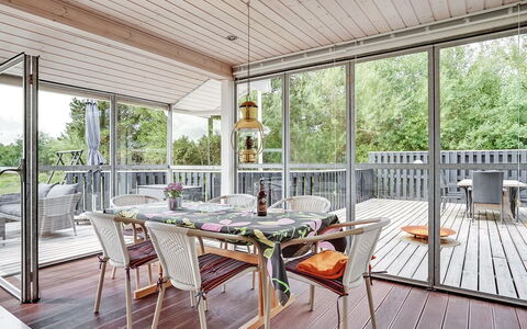 Emilia - 1.8Km from the Sea: Bois, Porche, Parquet, Meubles, Sol, Sol, Design Intérieur, Domicile, Chaise, Porte