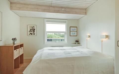 Emilia - 1.8Km from the Sea: Mur, Chambre, Design Intérieur, Sol, Lit, Bois, Plafond, Sol, Meubles, Literie