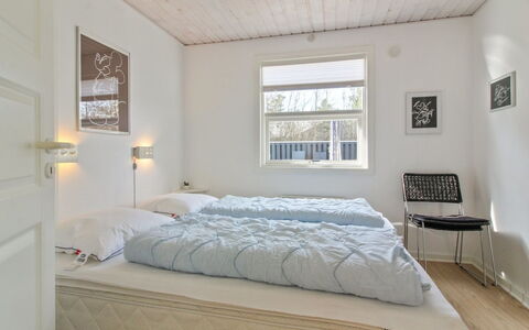 Emilia - 1.8Km from the Sea: Lit, Meubles, Chambre, Design Intérieur, Mur, Sol, Bois, Plafond, Sol, Literie