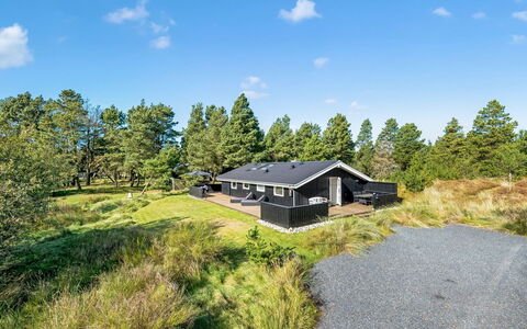 Eirik - 2.5Km from the Sea: Maison, Domicile, Toit, Zone Résidentielle, Chalet, Biens, Ferme, Pelouse, Aménagement Paysager, Siding
