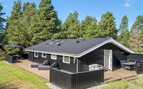 Eirik - 2.5Km from the Sea: Maison, Domicile, Toit, Zone Résidentielle, Chalet, Biens, Ferme, Pelouse, Aménagement Paysager, Siding