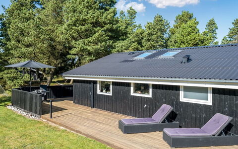 Eirik - 2.5Km from the Sea: Maison, Domicile, Toit, Zone Résidentielle, Chalet, Biens, Ferme, Pelouse, Aménagement Paysager, Siding