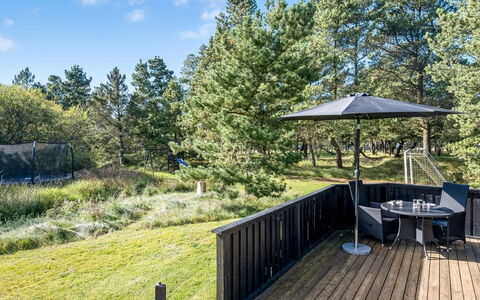 Eirik - 2.5Km from the Sea: Maison, Domicile, Toit, Zone Résidentielle, Chalet, Biens, Ferme, Pelouse, Aménagement Paysager, Siding