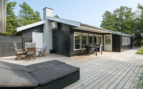 Solgunn - 900M from the Sea: Bois, Toit, Architecture, Domicile, Maison, Chalet, Siding, Dur, Pente, Biens