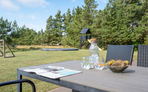 Jonka - 2Km from the Sea: Herbe, Prairie, Paysage, Écorégion, Plaine, Communauté Des Plantes, Lot Terre, Mobilier De Jardin, Prairie, Formations Arbustives