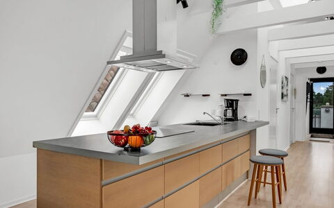 Kerttu - 900M from the Sea: Toit, Maison, Domicile, Chalet, Porte, Siding, Plate-Forme, Porche, Planche, Dur