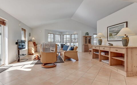 Alfredine - 1Km from the Sea: Bois, Toit, Architecture, Domicile, Maison, Chalet, Siding, Dur, Pente, Biens