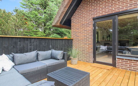 Gunkil - 800M from the Sea: Toit, Maison, Domicile, Chalet, Porte, Siding, Plate-Forme, Porche, Planche, Dur