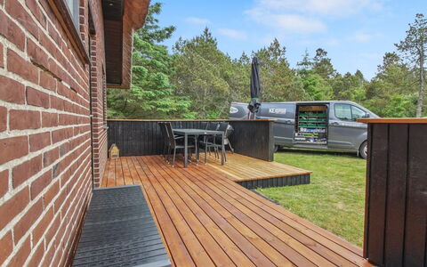 Gunkil - 800M from the Sea: Toit, Maison, Domicile, Chalet, Porte, Siding, Plate-Forme, Porche, Planche, Dur