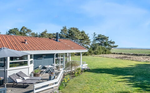 Eltje - 4Km from the Sea: Maison, Domicile, Chalet, Toit, Lot Terre, Biens, Ferme, Porche, Siding, Cour