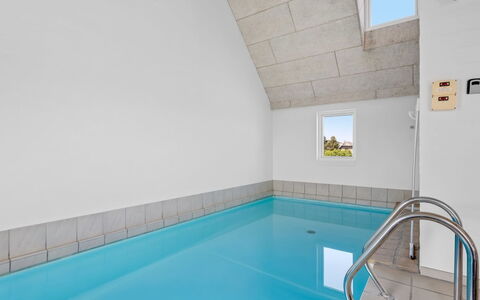 Stillan - 150M from the Sea: Maison, Domicile, Chalet, Biens, Cour, Ferme, Siding, Batiments Jardin, Porche